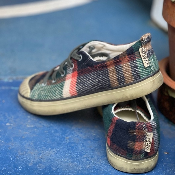 Keen woman’s sneakers - size 7.5 M - Picture 3 of 4